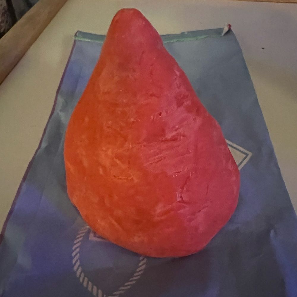 Lush Christmas Kisses Bubble Bar - Picture 2 of 5